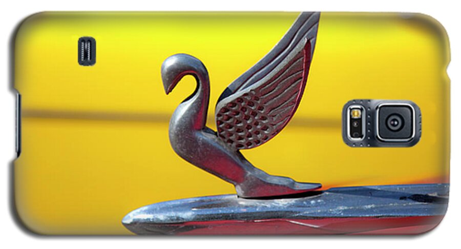 Charles Harden Photography Oldsmobile Packard Hood Ornament Havana Cuba Car Automobile Red Yellow Chrome Swan Bird Galaxy S5 Case featuring the photograph Oldsmobile Packard Hood Ornament Havana Cuba by Charles Harden