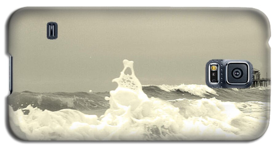 Pacific Galaxy S5 Case featuring the photograph Pacific Love by Suzette Kallen