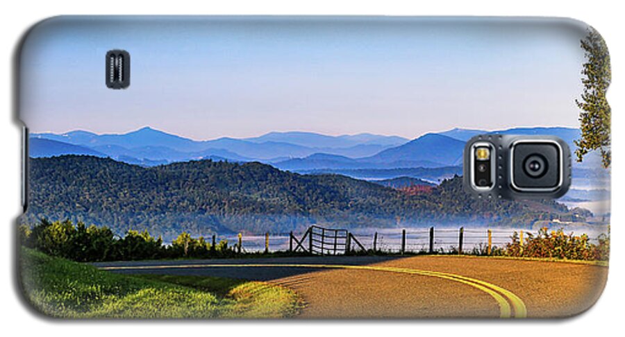 Blue Ridge Parkway Galaxy S5 Case featuring the photograph Parkway Morning Vista by Dale R Carlson