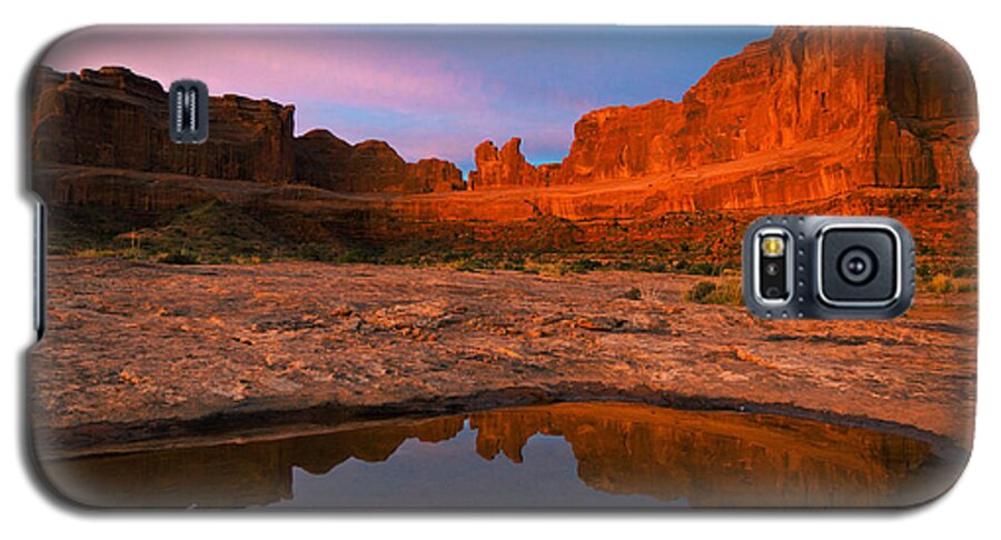 Arches National Park Galaxy S5 Case featuring the photograph Pretty in Pink Red and Blue by Dan Norris