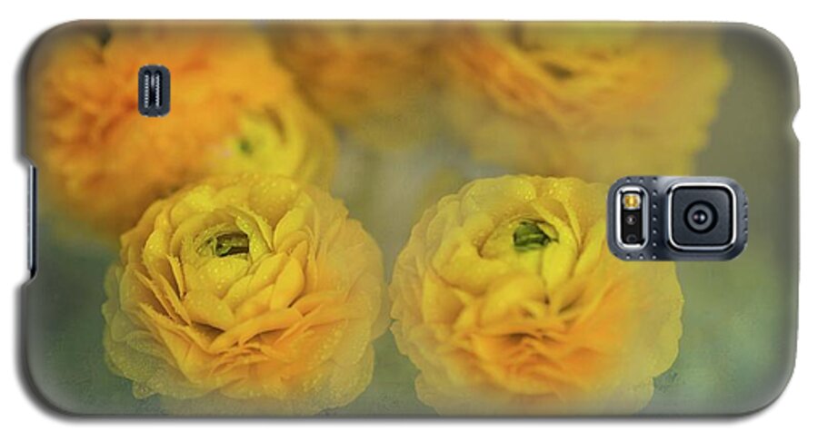 Ranunculus Galaxy S5 Case featuring the photograph Ranunculus by Eva Lechner