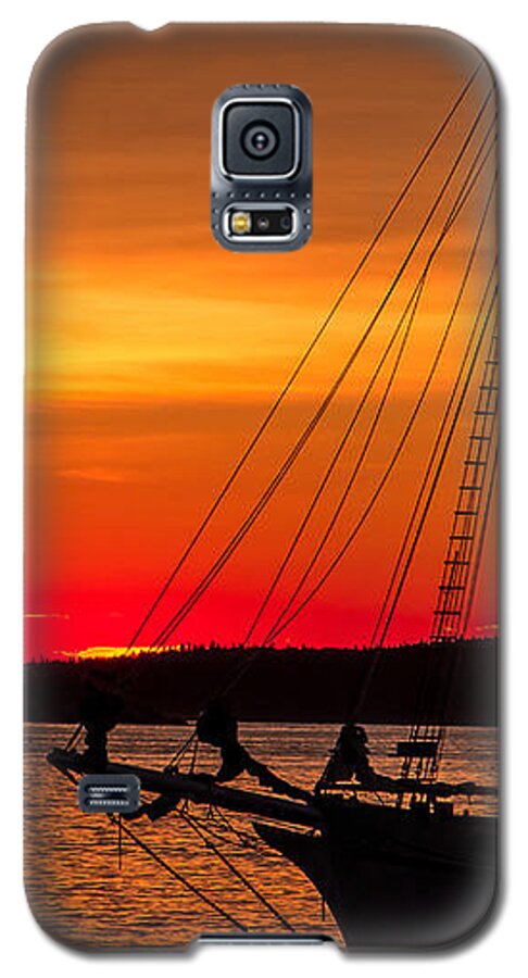 Steven Bateson Galaxy S5 Case featuring the photograph Red Maine Sunrise by Steven Bateson