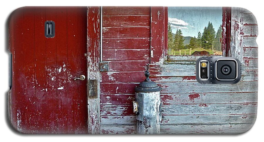 Barn Galaxy S5 Case featuring the photograph Reflecting The Landscape by Diana Hatcher