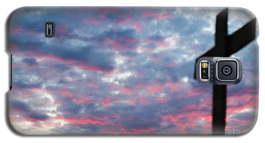 The Cross Form Set Against Turbulent Skies Reminds Us Of The Day Christ Gave It All Up For Us. Galaxy S5 Case featuring the photograph Reminded by Robin Coaker