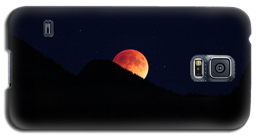 Blood Galaxy S5 Case featuring the photograph Blood Moon Rising by Cathie Douglas