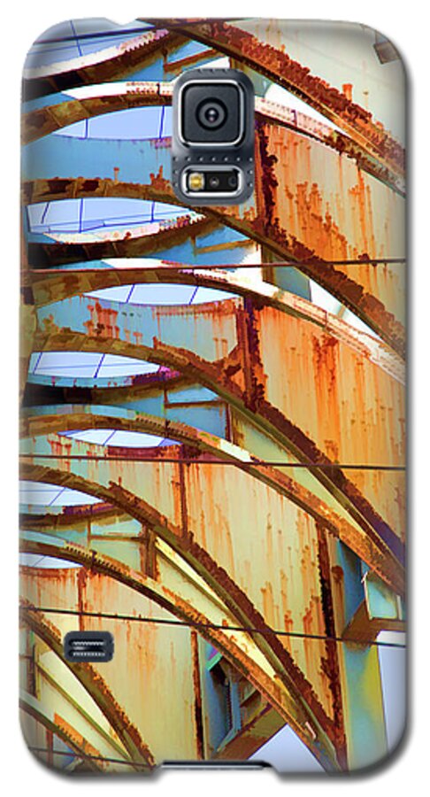 Unisphere Galaxy S5 Case featuring the photograph Rust Pavilion World's Fair 1964 NY by Chuck Kuhn