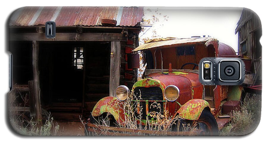 Car Galaxy S5 Case featuring the photograph Rusted classic by Perry Webster