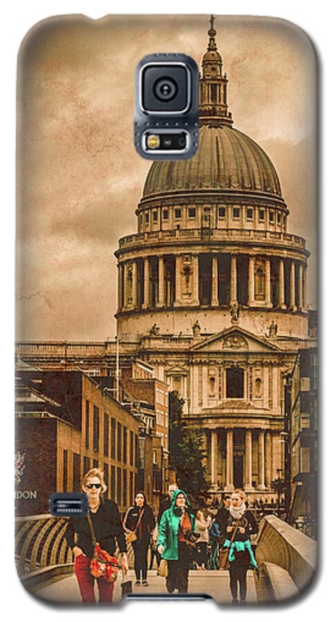 England Galaxy S5 Case featuring the photograph London, England - Saint Paul's in the City by Mark Forte
