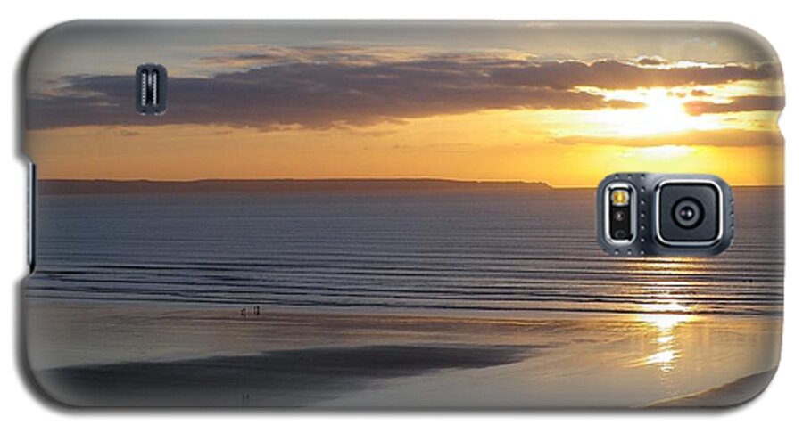 Sunset Galaxy S5 Case featuring the photograph Saunton Sands Sunset by Richard Brookes