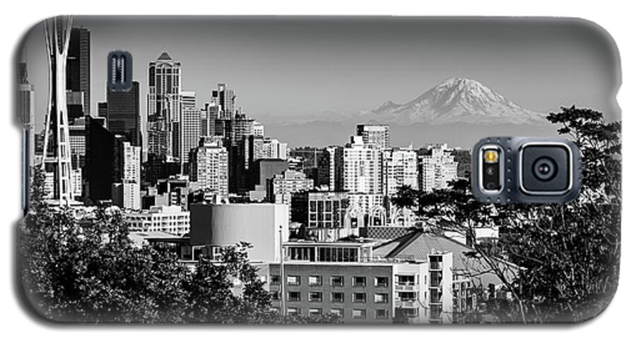 Space Needle Galaxy S5 Case featuring the photograph Seattle Skyline with Mount Rainier in the background in Black and White by Mati Krimerman