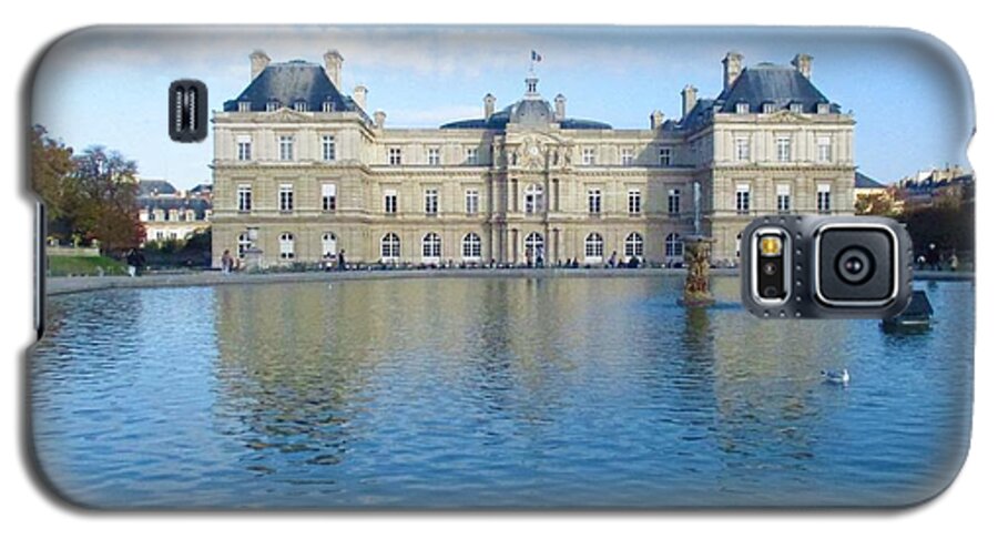 Jardin Du Luxembourg Galaxy S5 Case featuring the photograph Senat from Jardin du Luxembourg by Christopher J Kirby