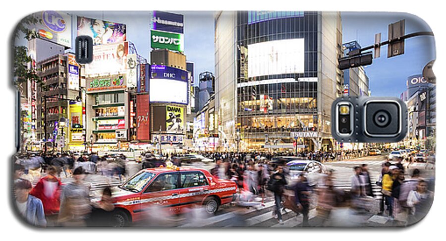 Capital Galaxy S5 Case featuring the photograph Shibuya crossing at night in Tokyo by Didier Marti