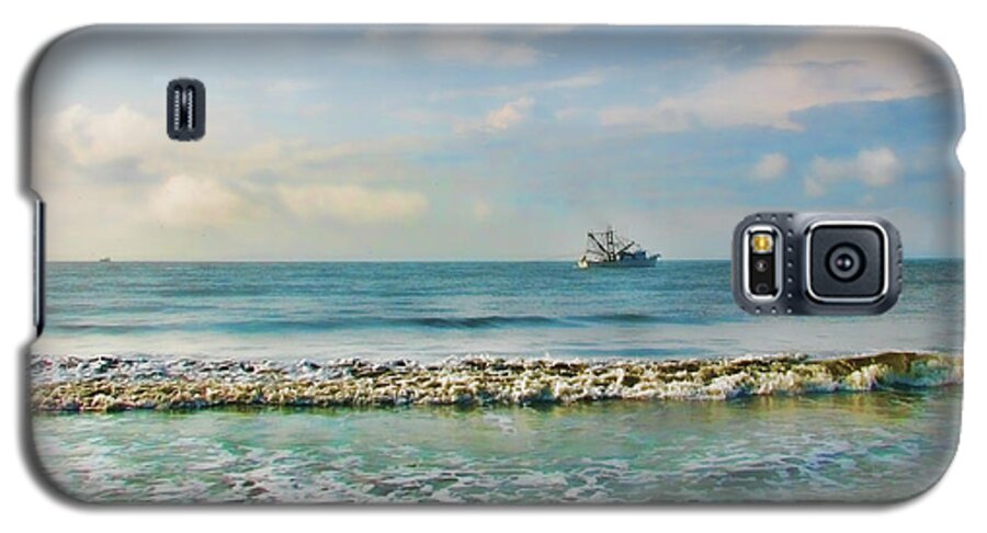 Seascape Galaxy S5 Case featuring the photograph Shrimp Boat Off Kiawah by Amy Tyler