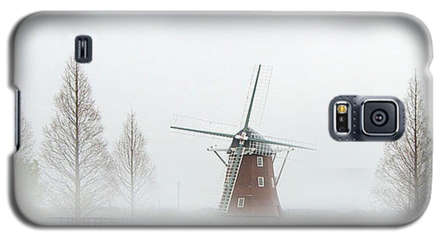 Windmill Galaxy S5 Case featuring the photograph Silent Night by Eena Bo