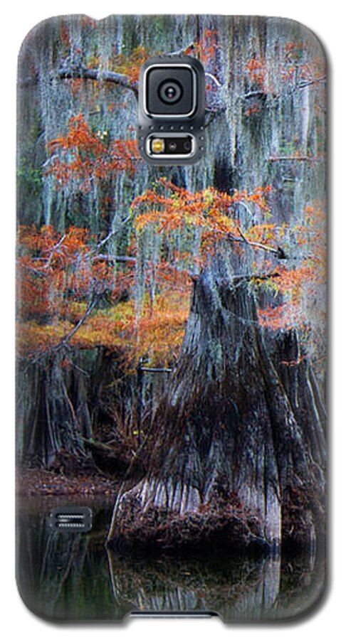 Uncertain Galaxy S5 Case featuring the photograph Sisters Wading by Lana Trussell