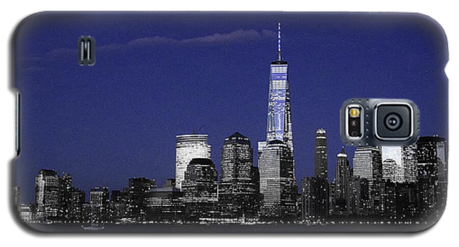 Skyline Galaxy S5 Case featuring the photograph Skyline at Night by Daniel Carvalho