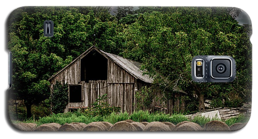Spooky Galaxy S5 Case featuring the photograph Spooky barn by Sam Rino
