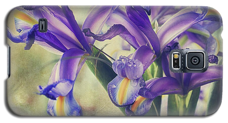 Iris Galaxy S5 Case featuring the photograph Spread Love by Laurie Search