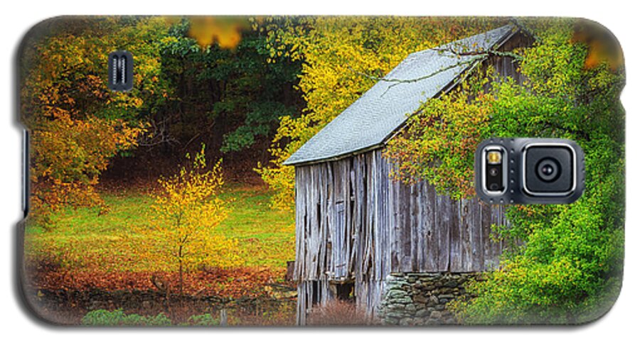 Old Barn Galaxy S5 Case featuring the photograph Standing the Test of Time by John Vose