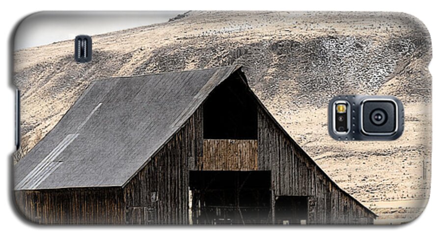 Standish Galaxy S5 Case featuring the photograph Standish Barn in Winter by The Couso Collection