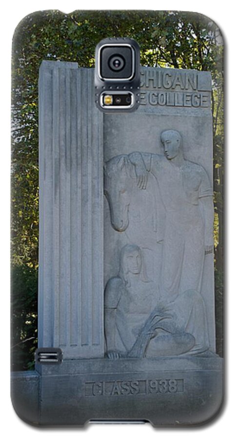 Abbott Road Entrance Galaxy S5 Case featuring the photograph Statue by Joseph Yarbrough