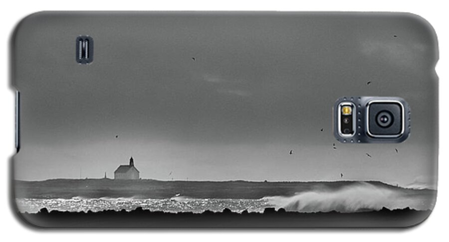 B & W Galaxy S5 Case featuring the photograph Storm Brewing by Geoff Smith