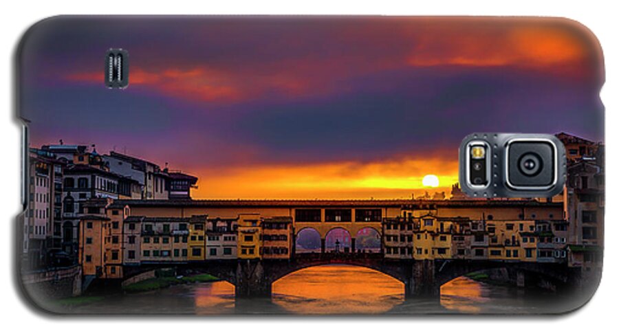 Florence Galaxy S5 Case featuring the photograph Sun Rises over the Ponte Vecchio by Andrew Soundarajan