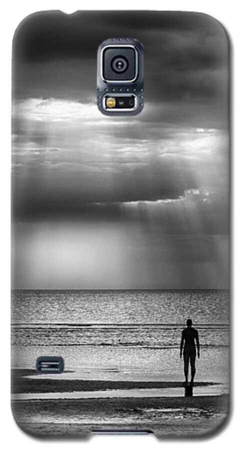 Another Place Galaxy S5 Case featuring the photograph Sun Through the Clouds BW 11x14 by Leah Palmer