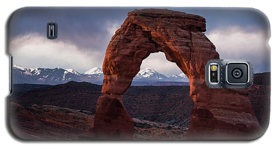 Arches Galaxy S5 Case featuring the photograph Sunrise at Delicate Arch by Agnes Caruso