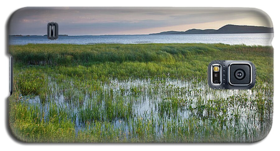August Galaxy S5 Case featuring the photograph Sunrise at Sandbar by Susan Cole Kelly