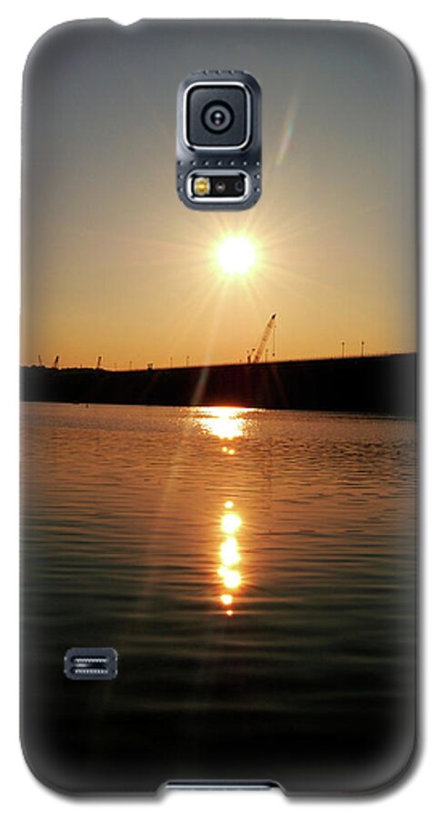 Lake Galaxy S5 Case featuring the photograph Sunset at Wolf Creek Dam by Amber Flowers