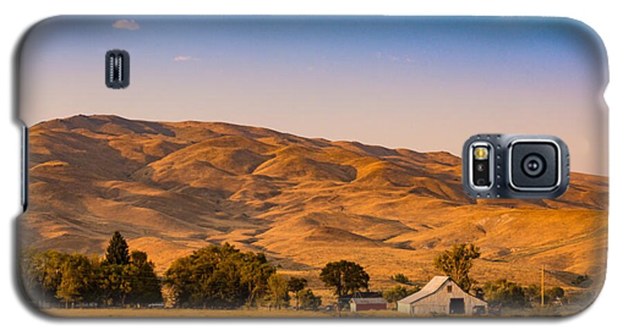 Farm Galaxy S5 Case featuring the photograph Sunset on the Farm by Paul LeSage