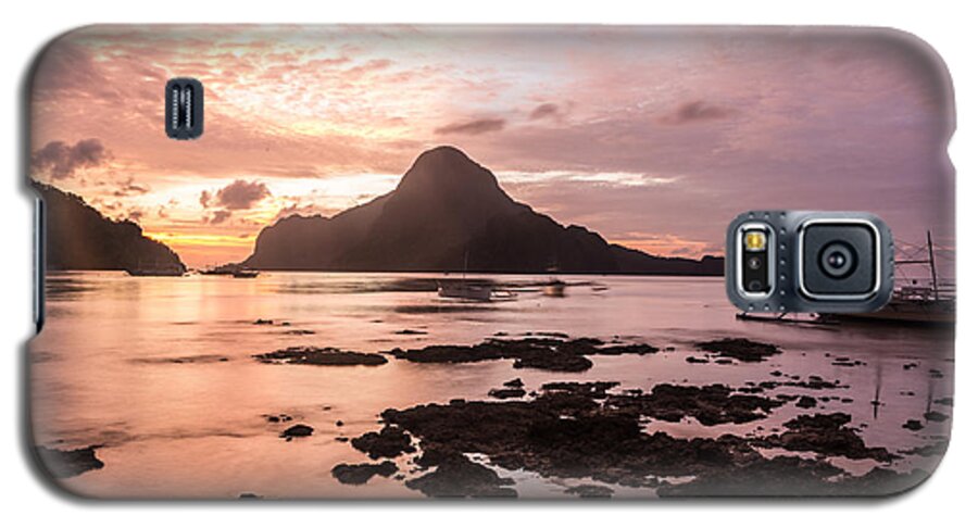 El Nido Galaxy S5 Case featuring the photograph Sunset over El Nido bay in Palawan in the Philippines by Didier Marti