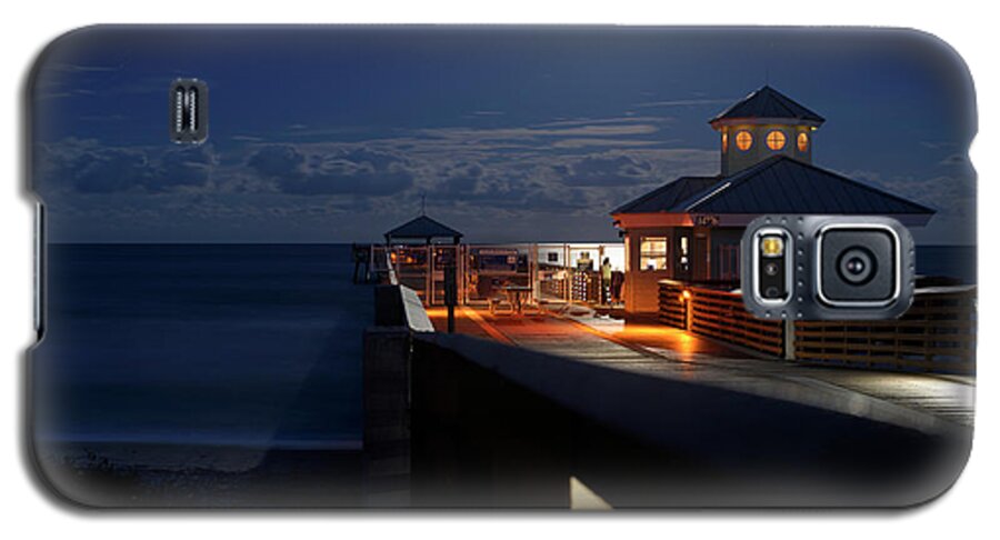 Full Moon Galaxy S5 Case featuring the photograph Super Moon at Juno Pier by Laura Fasulo
