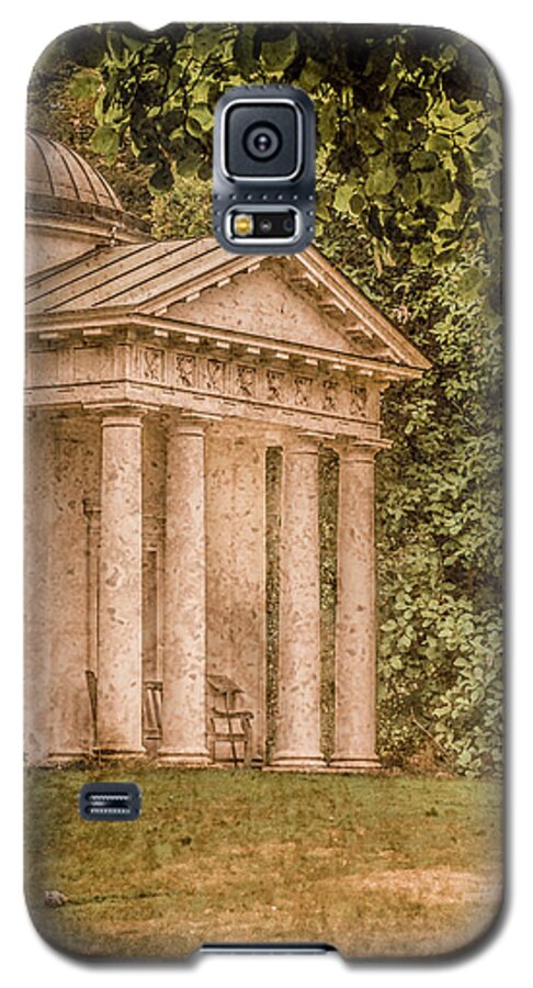 England Galaxy S5 Case featuring the photograph Kew Gardens, England - Temple of Bellona by Mark Forte