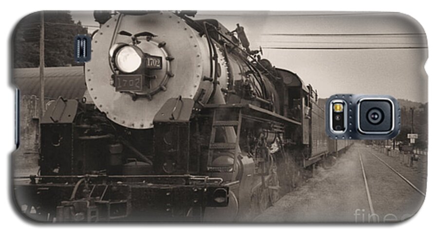 Trains Galaxy S5 Case featuring the photograph The 1702 At Dillsboro by Richard Rizzo