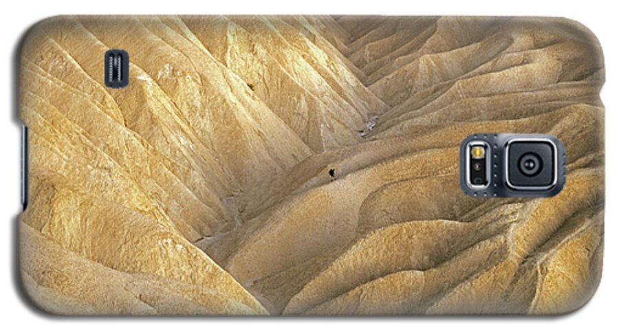 The Walkers Galaxy S5 Case featuring the photograph The Badlands by The Walkers