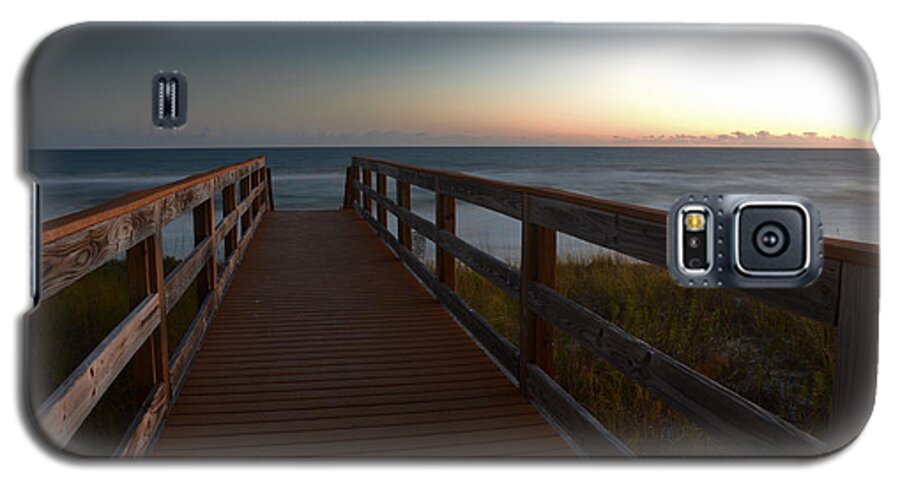 Night Galaxy S5 Case featuring the photograph The Long Walk Home by Renee Hardison