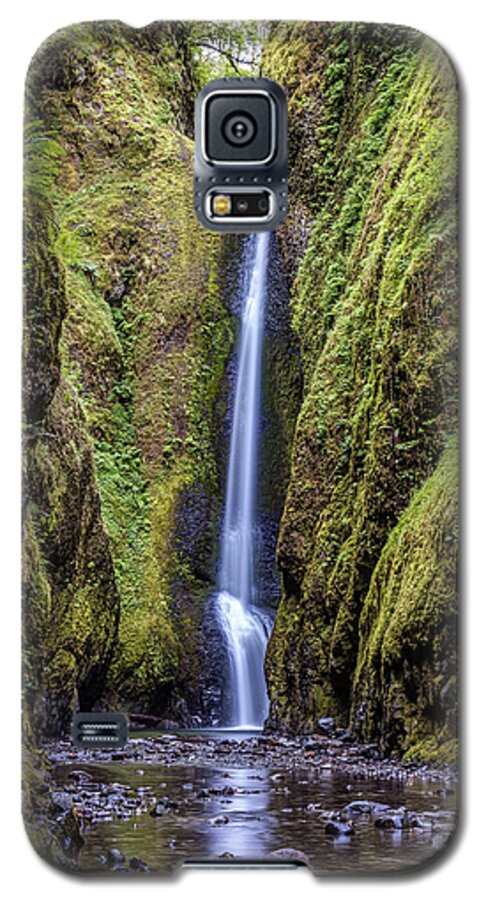 Oneonta Galaxy S5 Case featuring the photograph The lush and green Lower Oneonta falls by Pierre Leclerc Photography