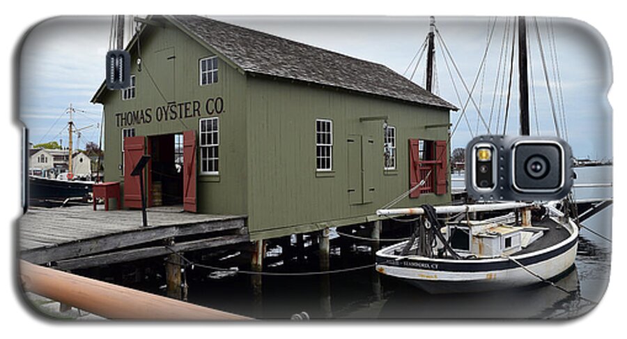 Sea Galaxy S5 Case featuring the photograph The Oyster House by Leslie M Browning