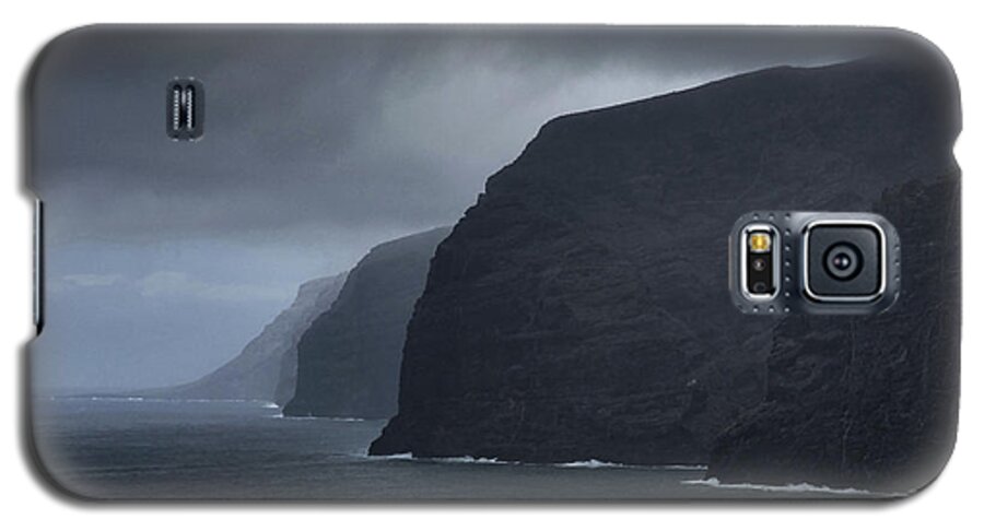 Landscape Galaxy S5 Case featuring the photograph The Real Shades of Gray by Pekka Sammallahti