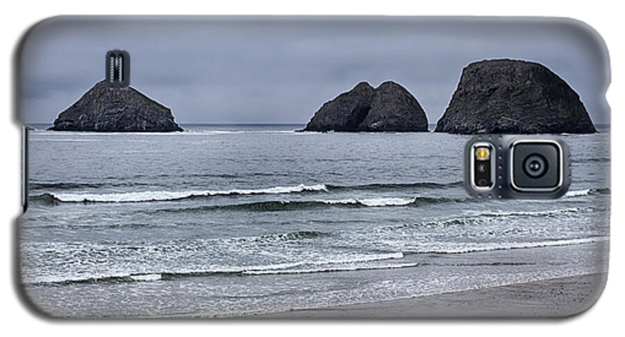 Oregon Galaxy S5 Case featuring the photograph Three Arches by Harold Rau