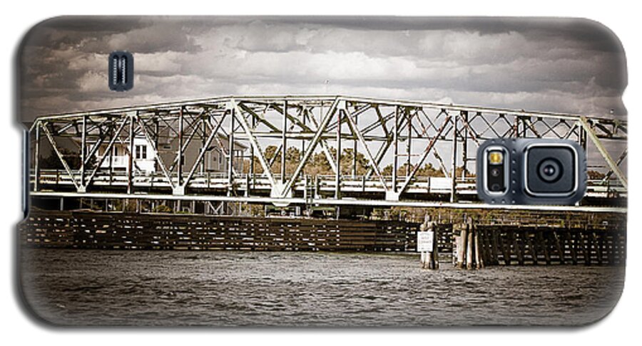 Swing Bridge Galaxy S5 Case featuring the photograph Outer Banks OBX #2 by Buddy Morrison