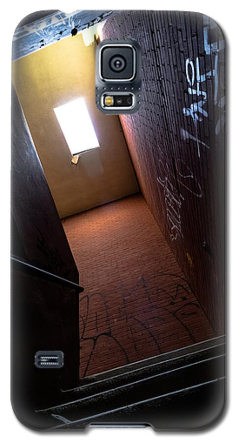 Hallway Galaxy S5 Case featuring the photograph Up the stairs by Mike Dunn