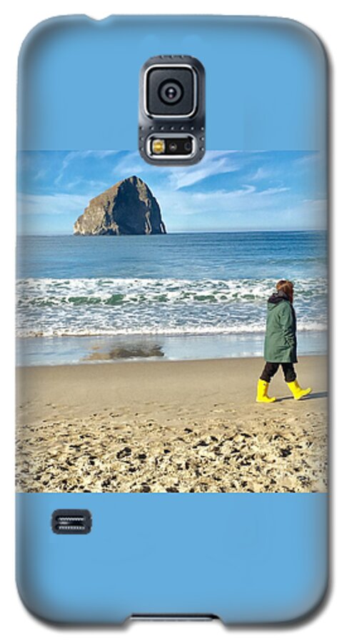 Landscape Galaxy S5 Case featuring the photograph Walking on the Beach by Susan Garren