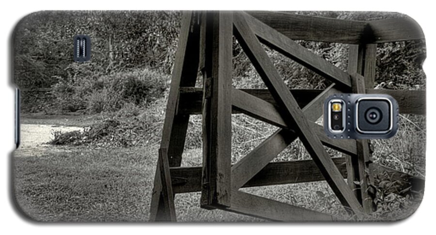 Wooden Fence Galaxy S5 Case featuring the photograph Yesterday's Gate by Jonathan Harper