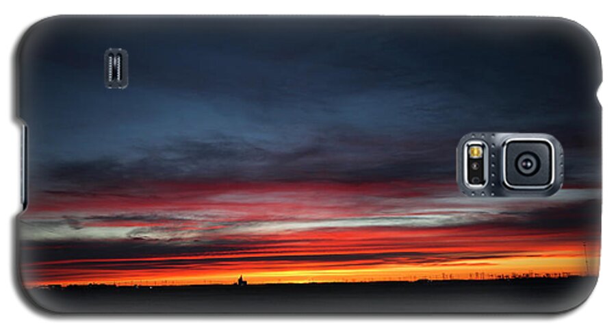 Yorkton Galaxy S5 Case featuring the photograph Yorkton Sunrise by Ryan Crouse