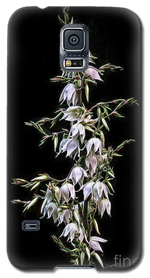 Botanical Galaxy S5 Case featuring the photograph Yucca Art by Ann Garrett