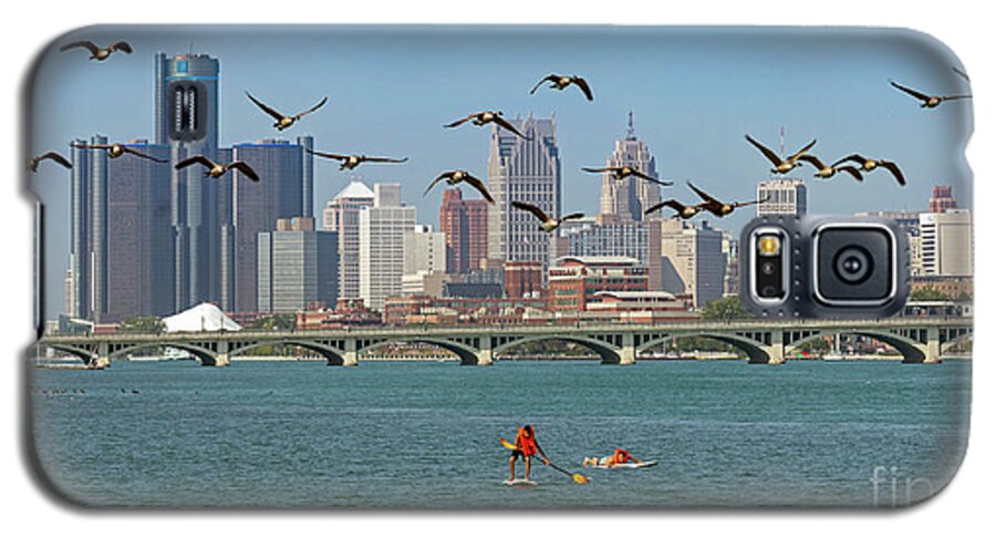 Goose Galaxy S5 Case featuring the photograph Detroit River #3 by Jim West