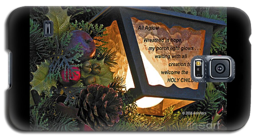 Christmas; Porch Light; Holiday; Wreath; Green; Poem; Illustrated Poetry; Christianity; Christian; Catholic; Nativity; Pine Cones; Bright; Warm; Welcome; Decoration Galaxy S5 Case featuring the photograph All Aglow by Ann Horn